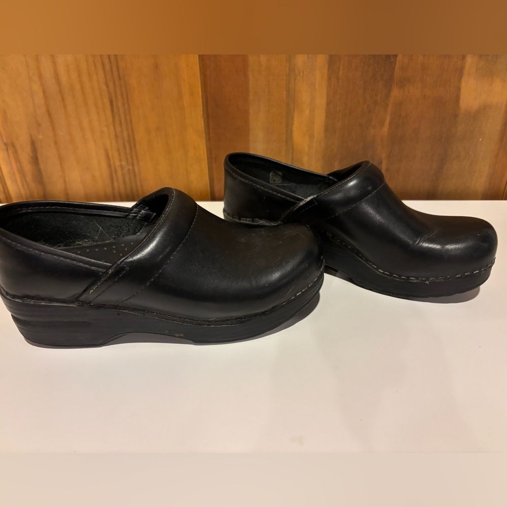 Black Dansko Clogs!
